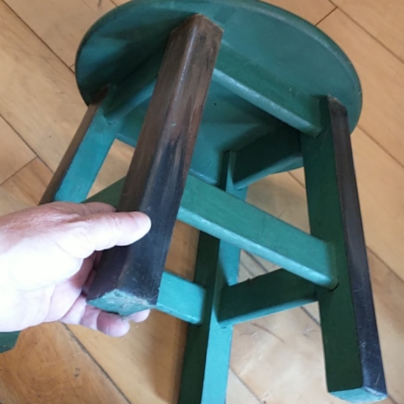 🇨🇦 Hand Painted Lion Footstool - Picture 4 of 5